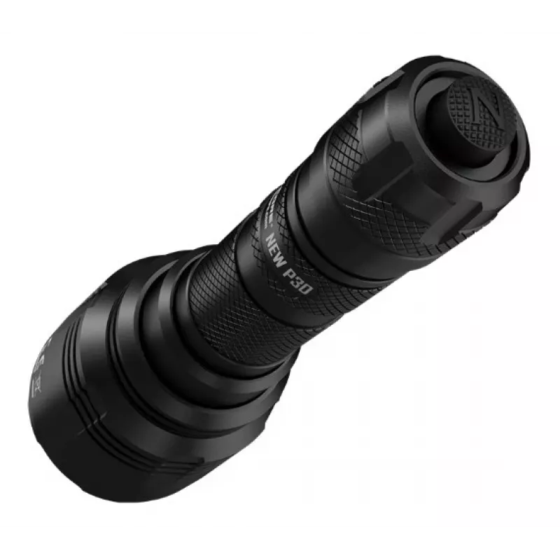 Medību lukturis Nitecore NEW P30 — 1000 lm, 5000 mAh, USB uzlādējams, IP68, alumīnijs, 155,5 mm, 158,5 g
