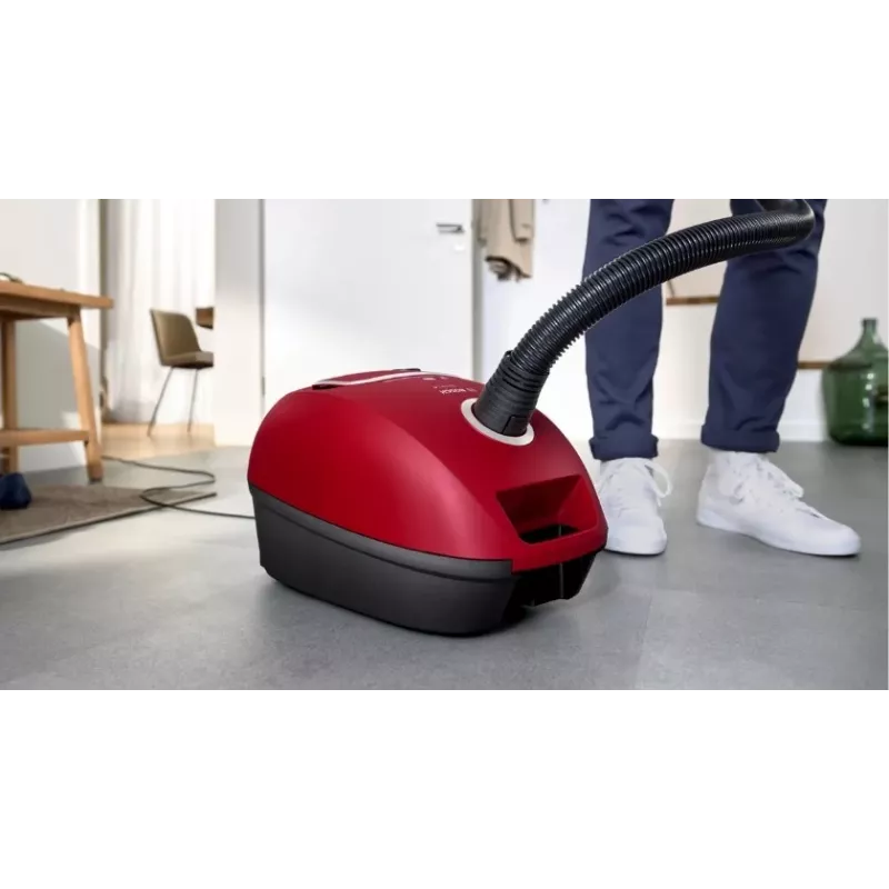 Putekļsūcējs Bosch BGB 41RD3H — 600 W, 4 L putekļu maisiņš, HEPA filtrs, 11 m darba rādiuss, teleskopiskā caurule, sarkans