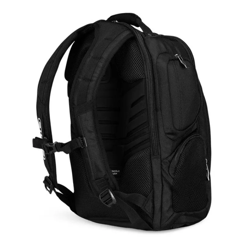 OGIO Mugursoma GAMBIT MELNA P/N: 111072_03