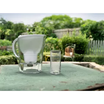Ūdens filtrēšanas krūze BRITA Marella XL ar 3,5 l ietilpību un 2 Maxtra+ Pro kasetnēm