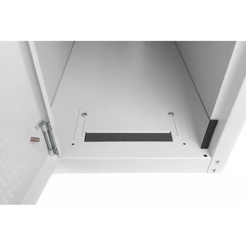Digitus datora korpuss ar stikla durvīm, uz riteņiem, slēdzams, ar ventilācijas spraugām