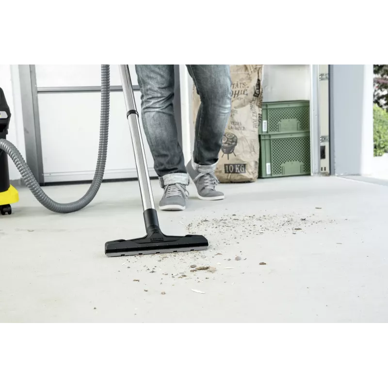 Sausais putekļsūcējs Karcher AD 4 Premium — 17 L, 600 W, bez maisa, metāla šļūtene, hromēta caurule