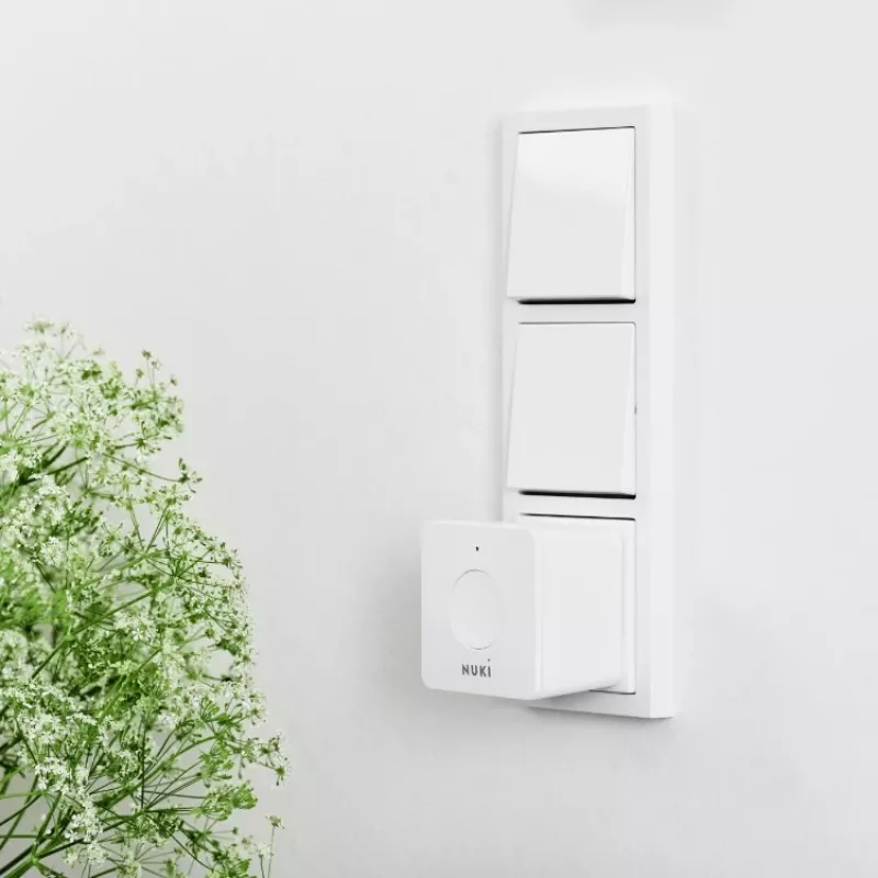 Bezvadu viedās mājas signāla paplašinātājs NUKI Bridge — Bluetooth/Wi‑Fi, 230V, diapazons līdz 10 m, 60×60×50 mm, balta