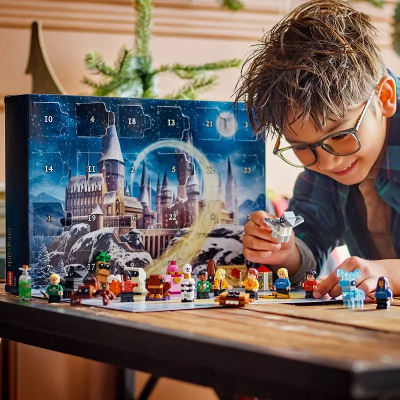 Konstruktoru rotaļlieta LEGO Harry Potter Adventes kalendārs 2025, komplekts 76456 — 278 daļas, 8 minifigūras, vecums 7+