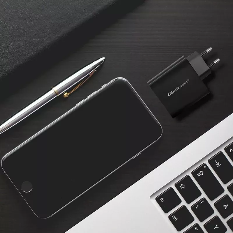 Qoltec 52380 Super Quick PD lādētājs | 1xUSB-C | 1xUSB | 65W | 5-20V | 1.5-3.25A | Melns