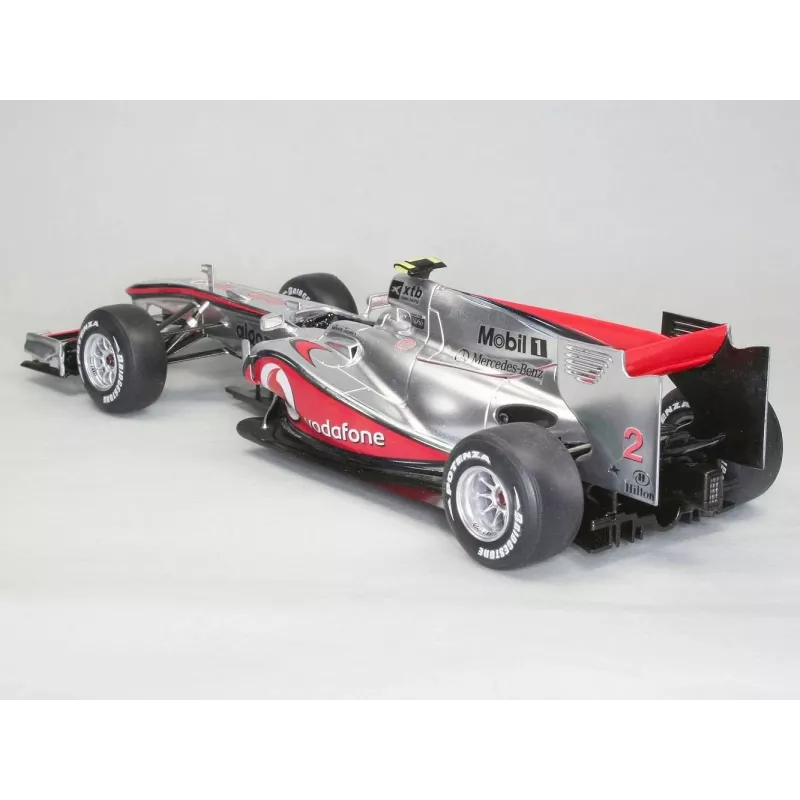 REVELL plastmasas modelis McLaren Mercedes MP4-25 Lewis Hamilton — 1:24 mēroga komplekts