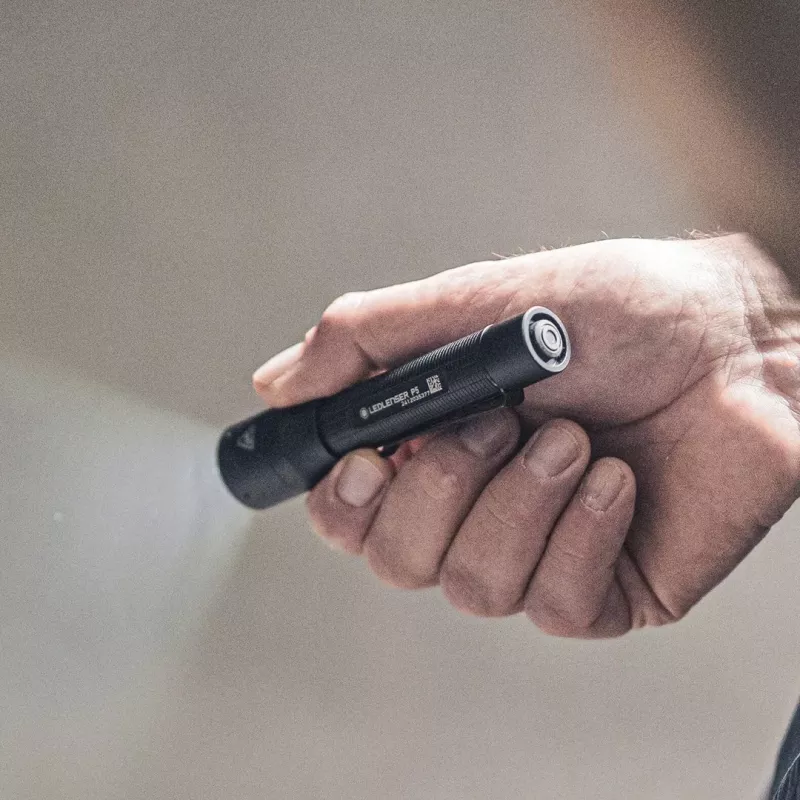Rokas lukturītis Ledlenser P5 melns, LED, 140 lm, AA baterija, IP54, alumīnijs, kabatas klipsis
