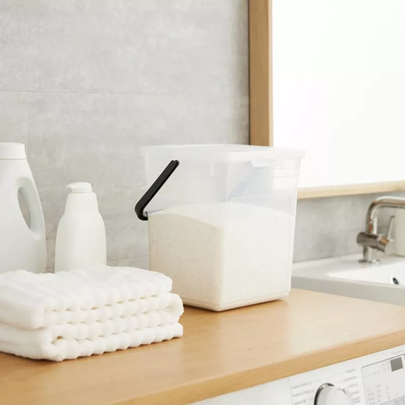 Plastmasas mazgāšanas līdzekļu trauks Rotho Basic 9 L modelis 1770101100RP, balts, vāks, pakarināšanas caurums