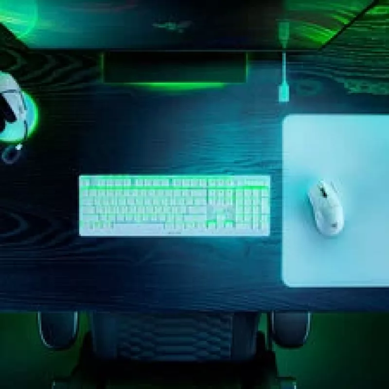 Spēļu pele un peļu paliktņa komplekts Razer Viper V3 Pro + Gigantus M — balts