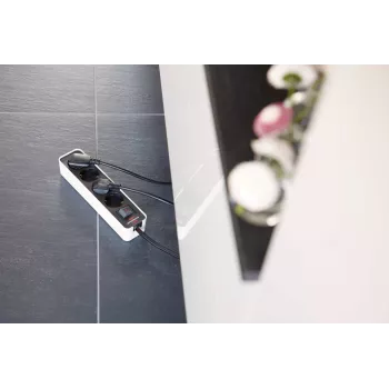 Brennenstuhl Ecolor pagarinātājs 4 ligzdu [Pulēta virsma, 1,5m kabelis, Balts/melns]