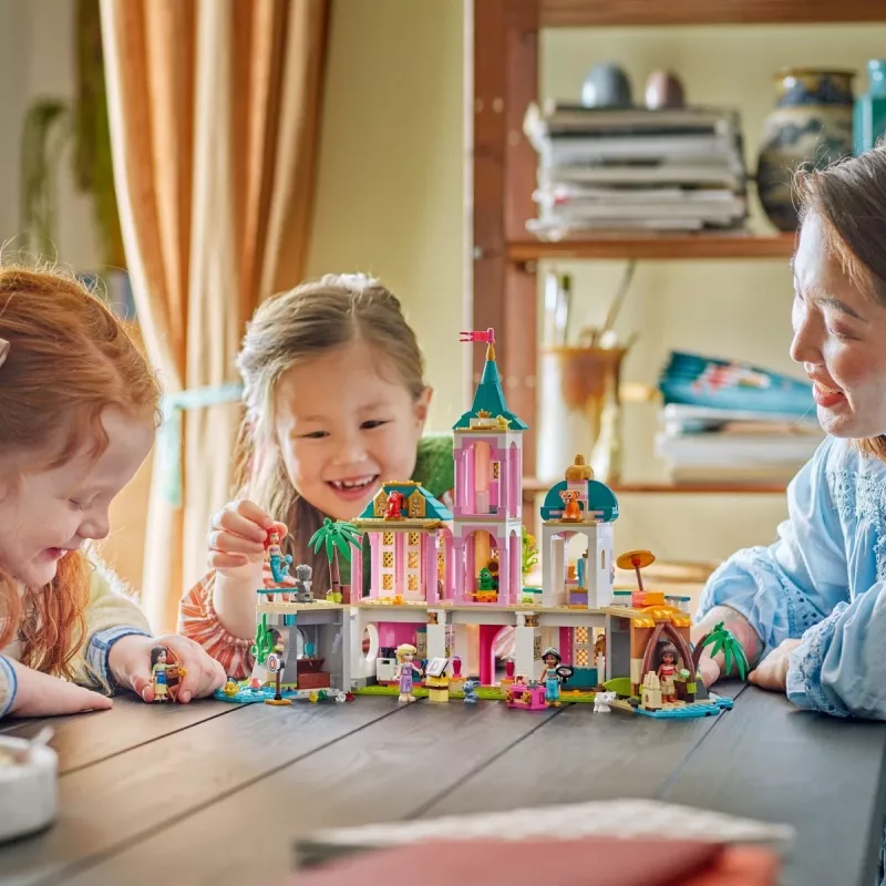 LEGO Disney princeses pils un karaliskie mājdzīvnieki būvkomplekts 43267 — 787 detaļas, 5 minifigūras, vecums 6+, 320×460×100 mm