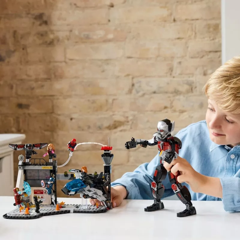 LEGO MARVEL 76314 Captain America: Civil War Battle