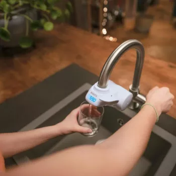 BRITA krāna ūdens filtrs modelis 1.2023.0413, 3 režīmi, 5-pakāpju kārtridžs, 600 L tilpums, balts, 5 krāna adapteri