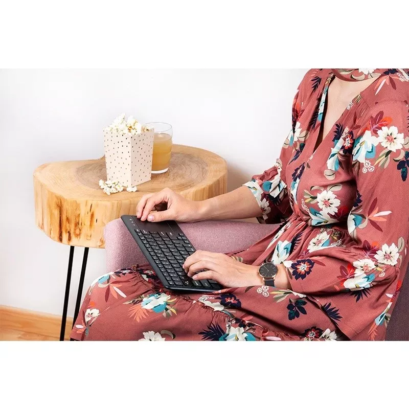 Bezvadu RF tastatūra TRACER TRAKLA46367 — Pilna izmēra, membrānas, skārienpaliktnis, 2,4 GHz, melna