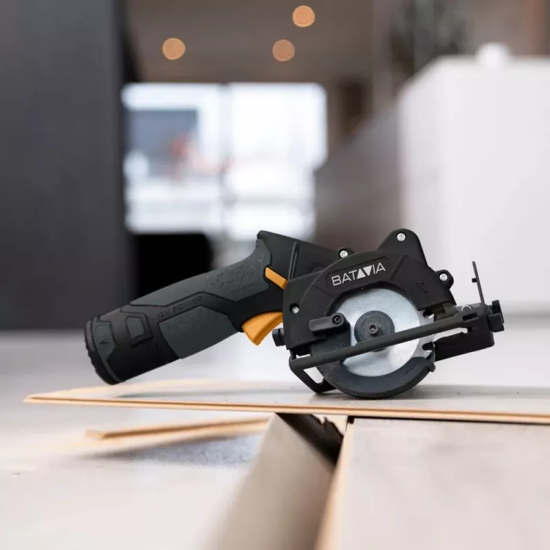 Batavia B.V. | 12V Bezvada ripzāģis 85 mm - Fixxpack 2.0 komplekts (ar 2.0Ah akumulatoru un USB-C uzlādes kabeli)