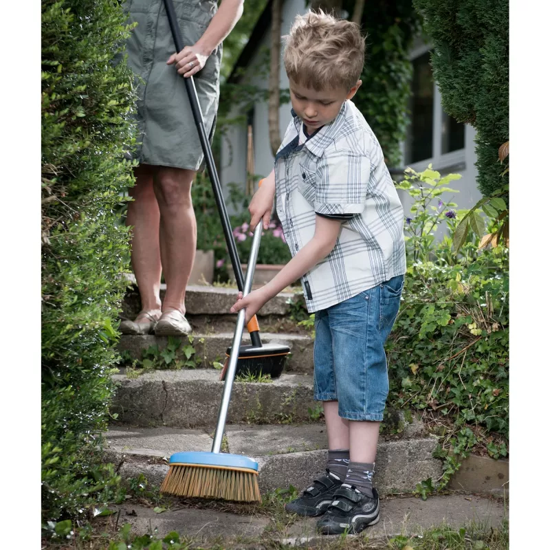 Fiskars MyFirst Kinder-Besen bērnu slota, zila, garums 980 mm, plastmasas rāmis un rokturis, 1 gab.