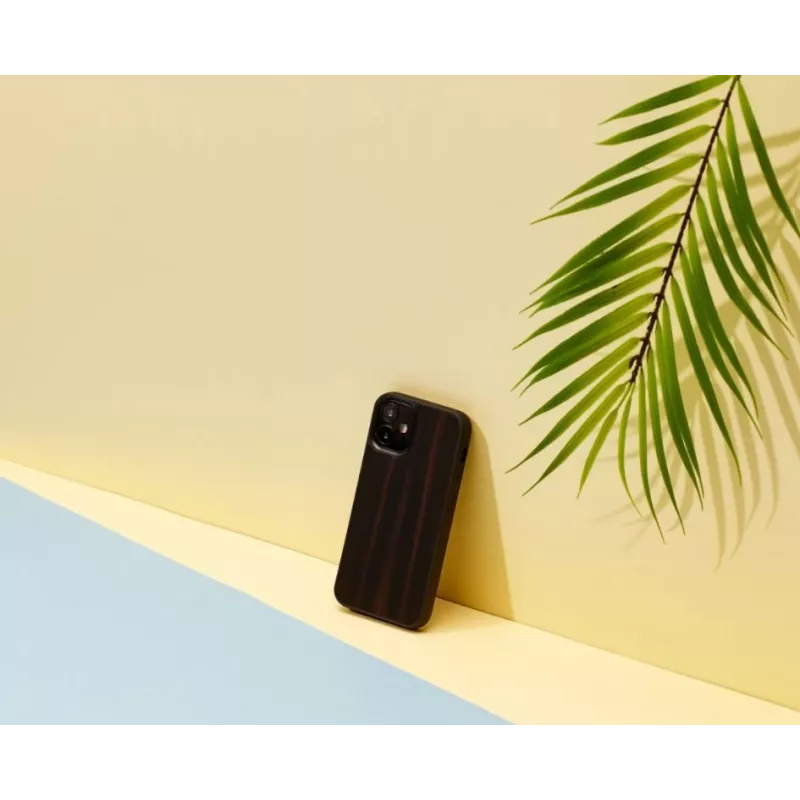 Aizsargājošs telefona vāciņš Man and Wood iPhone 12 mini — melnā koka krāsā