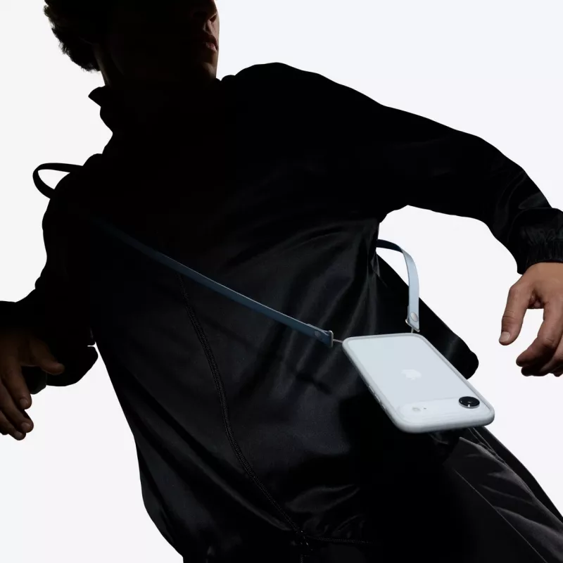 Siksniņa Apple Crossbody Strap zila — garums 2,08 m, rPET un nerūsējošais tērauds
