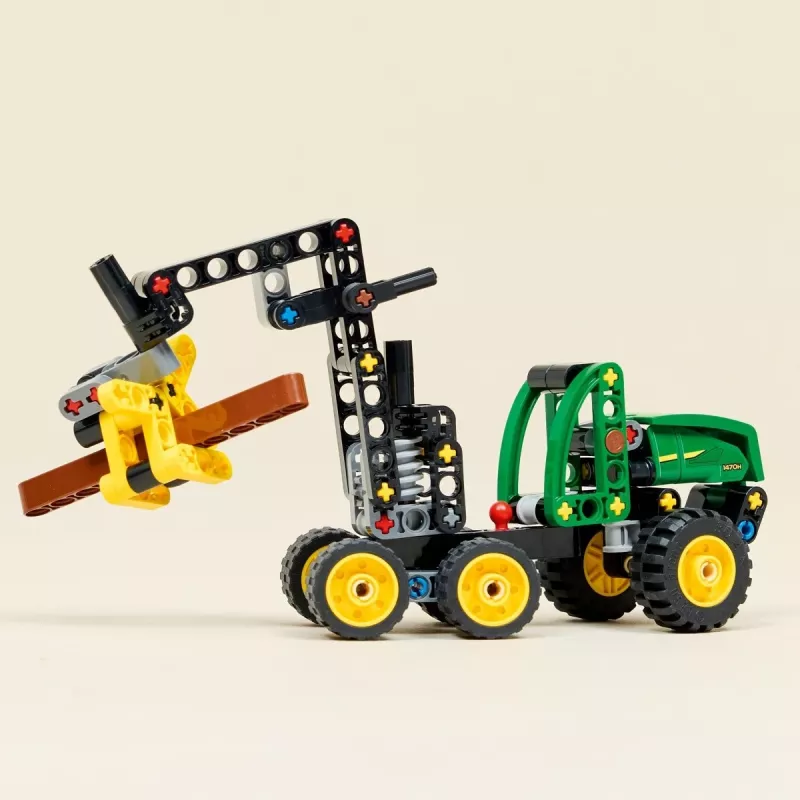 LEGO TECHNIC 42218 John Deere 1470H Riteņu Harvesteris