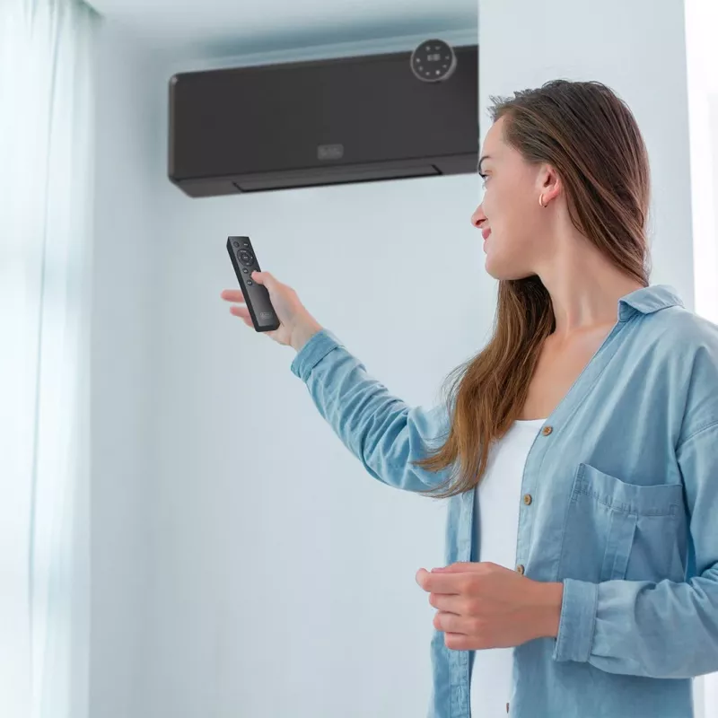 Sienas sildītājs Melns & Decker BXWSH2001E 2000W, regulējams termostats, IP22, LED displejs, tālvadība, sienas stiprinājums