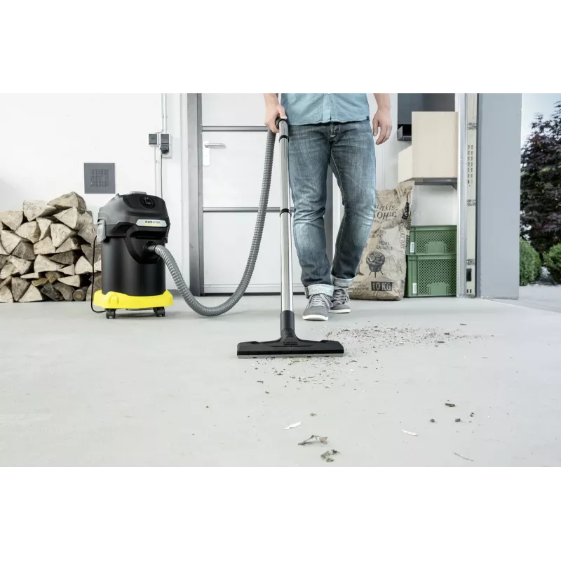 Sausais putekļsūcējs Karcher AD 4 Premium — 17 L, 600 W, bez maisa, metāla šļūtene, hromēta caurule