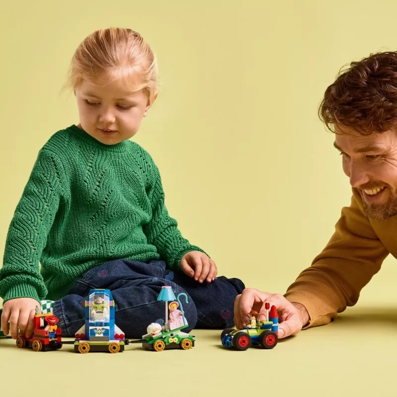 LEGO Disney Toy Story Celebration Train and RC Car komplekts 43264 — 206 detaļas, 4 mini figūriņas, vecumam 4+