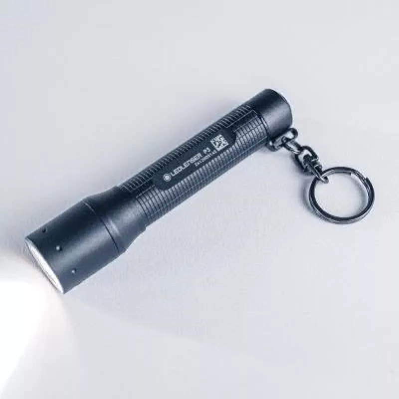 Atslēgu piekariņa lukturītis Ledlenser P3 Melns — kompakts alumīnija LED lukturis, AAA, līdz 130 lm, IP54, 3 jaudas līmeņi