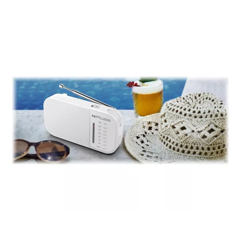 Portable radio Muse M-025 RW — analog FM/MW, balta, battery-powered, external antenna