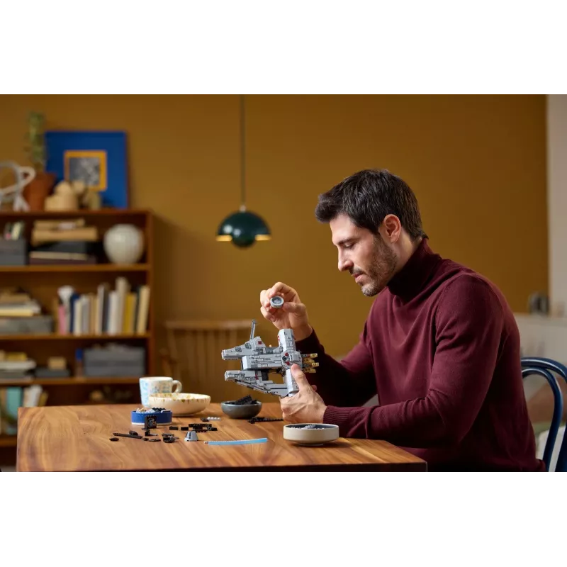 LEGO Star Wars Millennium Falcon 75375 modelu komplekts — 1351 gab., 18+, 190×240×130 mm