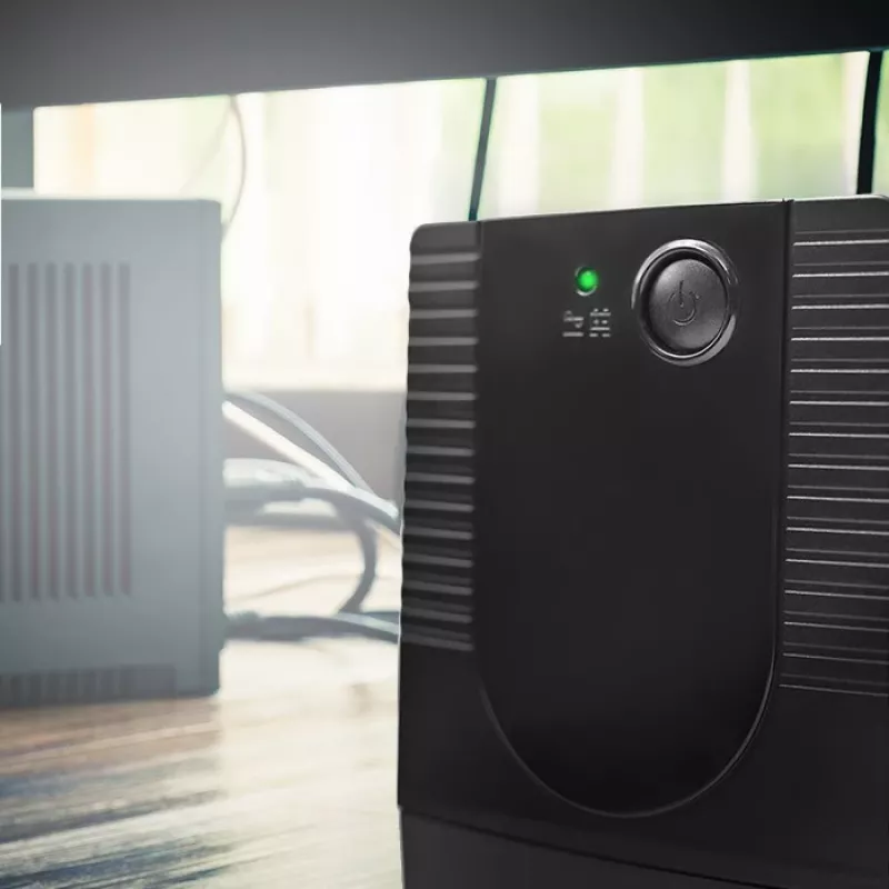 Qoltec 53774 nepārtrauktās barošanas avots (UPS) Line-Interactive 1 kVA 600 W 1 maiņstrāvas kontaktligzda