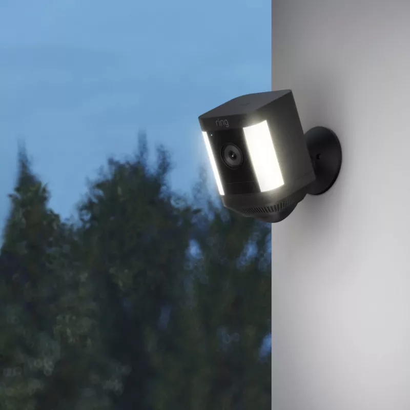 Ring Spotlight Cam Plus Battery - IP drošības kamera - āra - bezvadu - griestu/sienas - melna - kaste