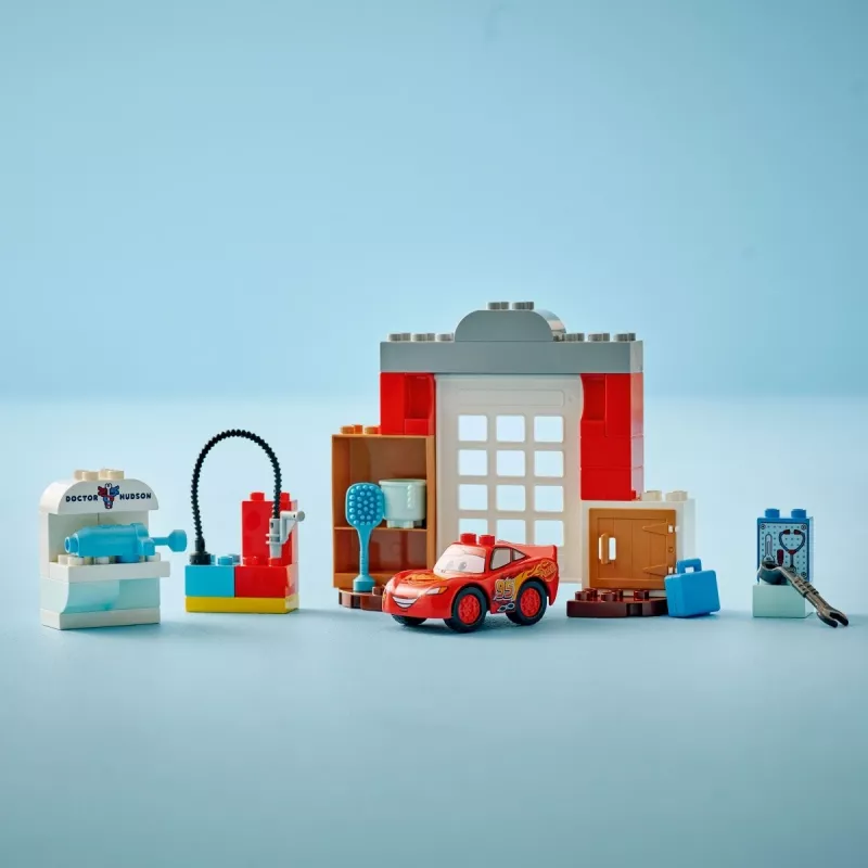 Konstruktors LEGO DUPLO 10456 Disney Zibens Makvīna vizīte pie Doka darbnīcā — 35 detaļas, piemērots bērniem no 2 gadu vecuma, lielie klucīši