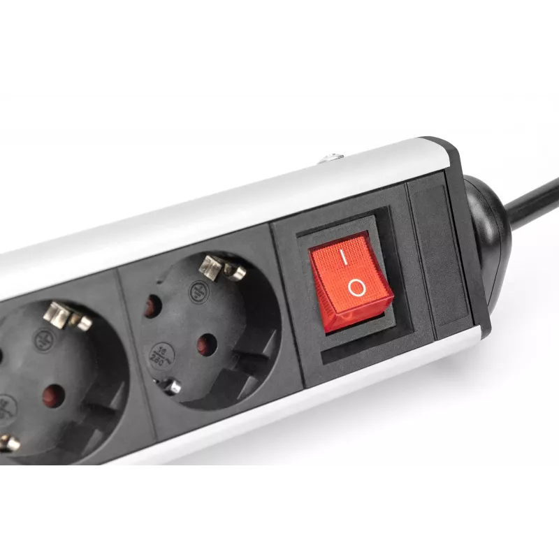 Digitus 6 virzienu biroja strāvas sadalītājs ar 3 USB pieslēgvietām 1,5 m kabeli