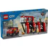 Konstrukciju rotaļlieta LEGO City Ugunsdzēsēju stacija ar grozāmo kāpņu transportlīdzekli 60414 — 843 detaļas, 5 minifigūras, 220×320×140 mm