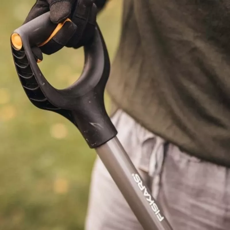 Fiskars Ergonomic FS.S. 1025376 lāpsta, pelēka — ergonomiska dārza lāpsta, Fiskars 1070058