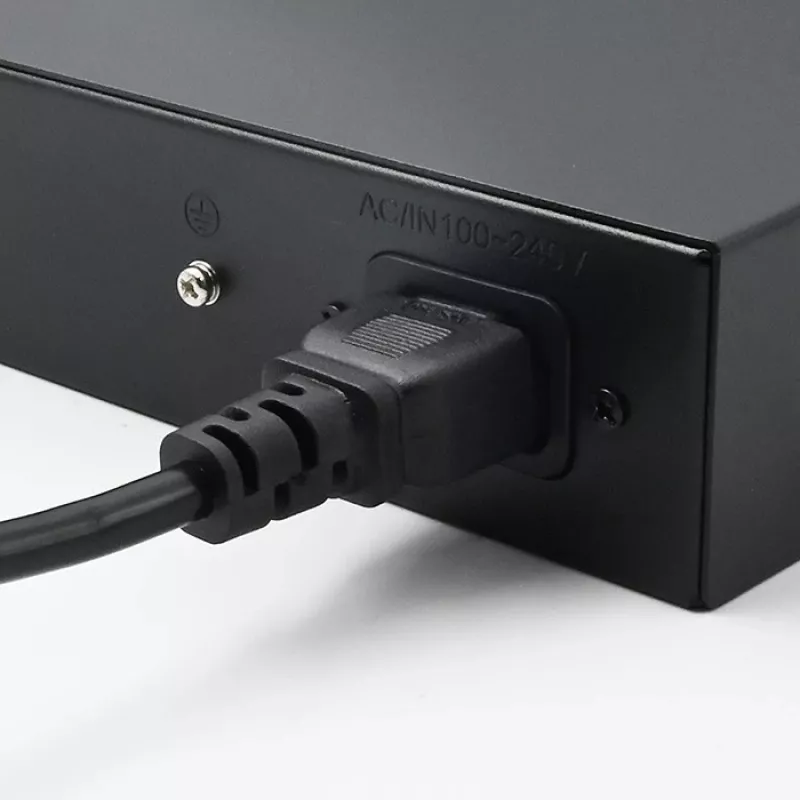 Tīkla slēdzis QOLTEC Gigabit Ethernet PoE 24xRJ45 2xSFP
