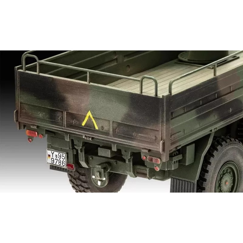 Plastmasas modelēšanas komplekts REVELL Man 10T Milgl 8x8 Truck 1/35 mērogā