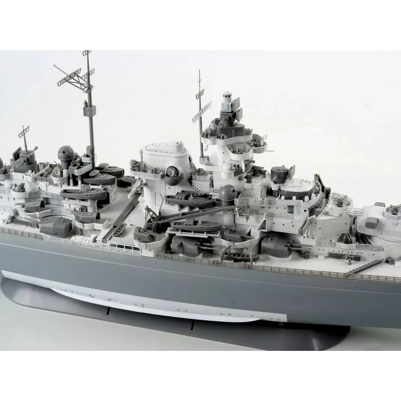Plastmasas kuģa modelis REVELL Tirpitz 1:350 mērogā