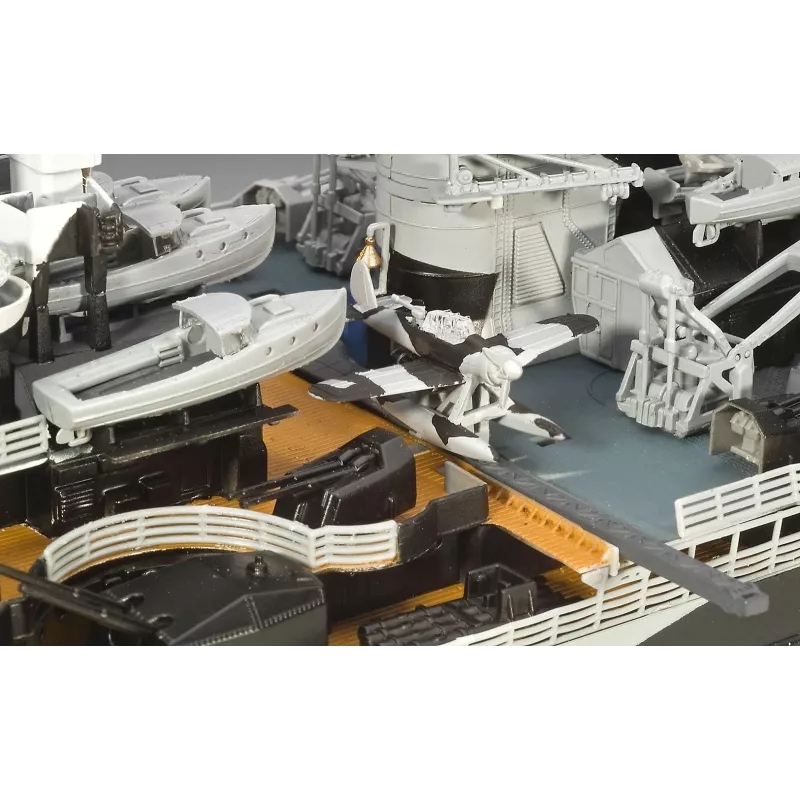 Plastmasas kuģa modelis REVELL Tirpitz 1:350 mērogā