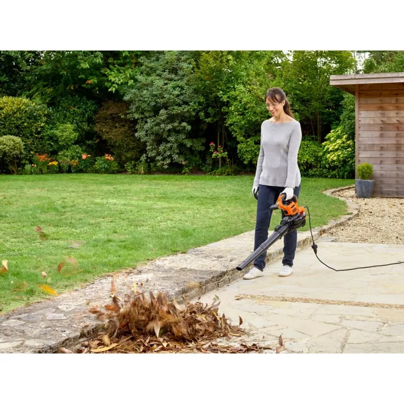 Lapu pūtējs Black & Decker BEBLV300-QS