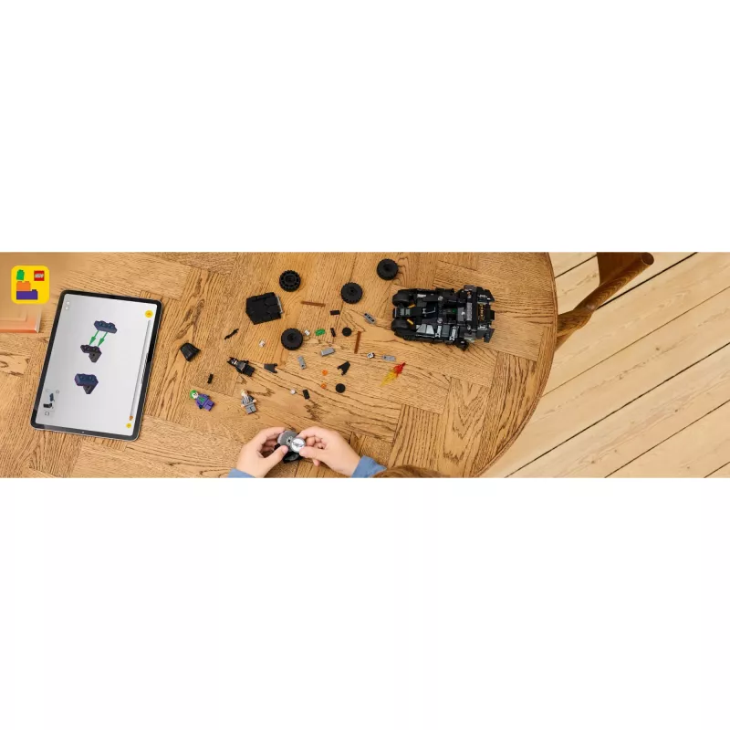 LEGO BATMAN 76303 Betmens Tumbler pret Divseju un Džokeru