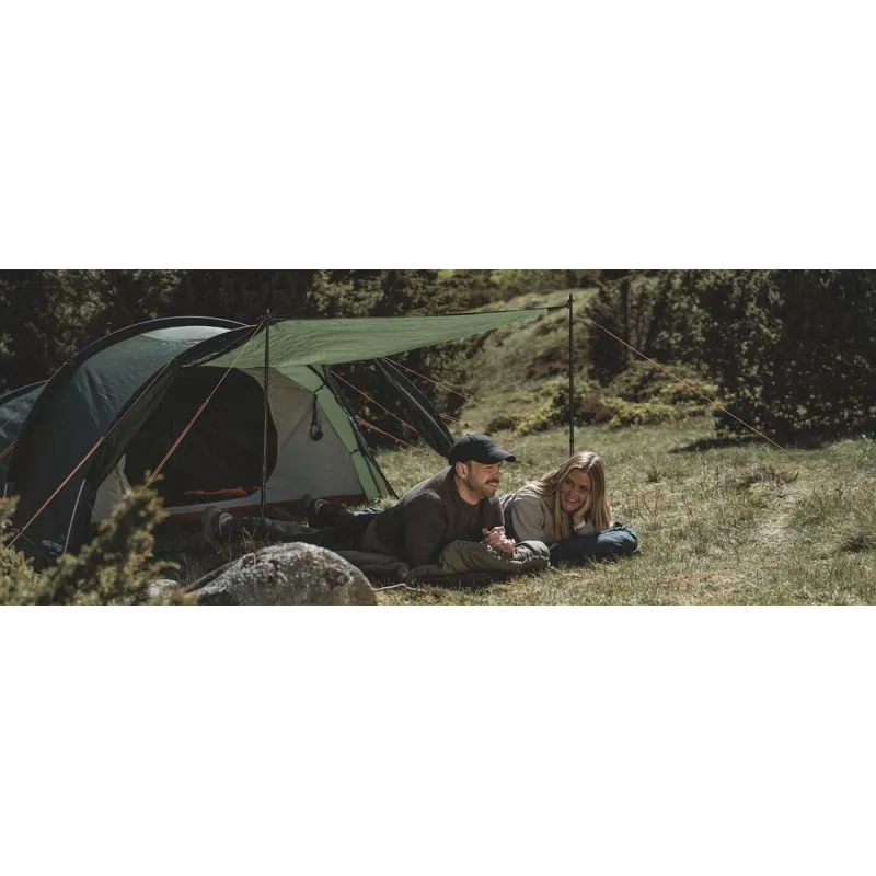 Tuneļtelts easy camp Pasvik 4 — 4-personu, stingrs karkass, 3 m ūdensnecaurlaidīga virsjumta, alumīnija stieņi, tumši zaļa, 2350×4050×1200 mm