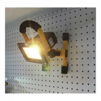 Synergy 21 LED akumulatora būvniecības prožektors 10 W, papildu magnētiskās pēdas