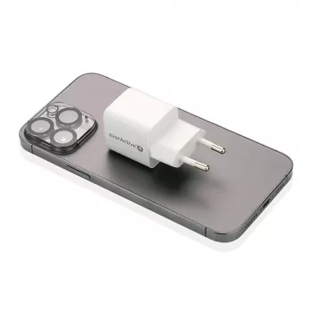 Sienas lādētājs everActive SC-330Q ar 1x USB-A un 1x USB-C pieslēgvietām, 20 W, balts