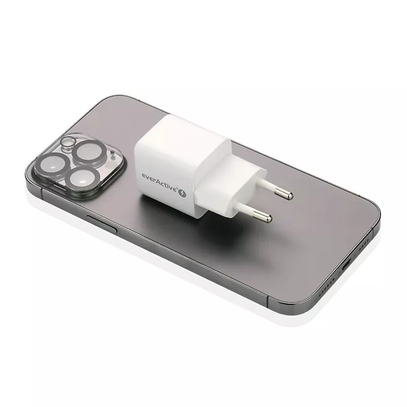 Sienas lādētājs everActive SC-330Q ar 1x USB-A un 1x USB-C pieslēgvietām, 20 W, balts