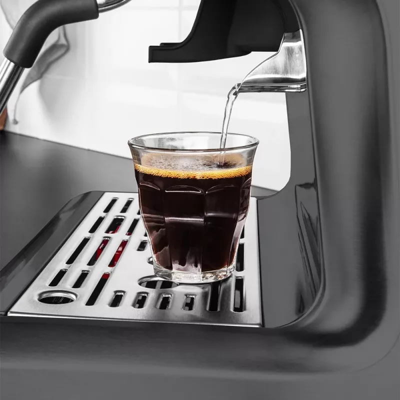 Espresso automāts GASTROBACK Design Advanced Urban Duo — pilnībā automātisks, 2,8 l ūdens tvertne, iebūvēta dzirnaviņas, 250 g pupiņu tvertne, 3000 W, melns