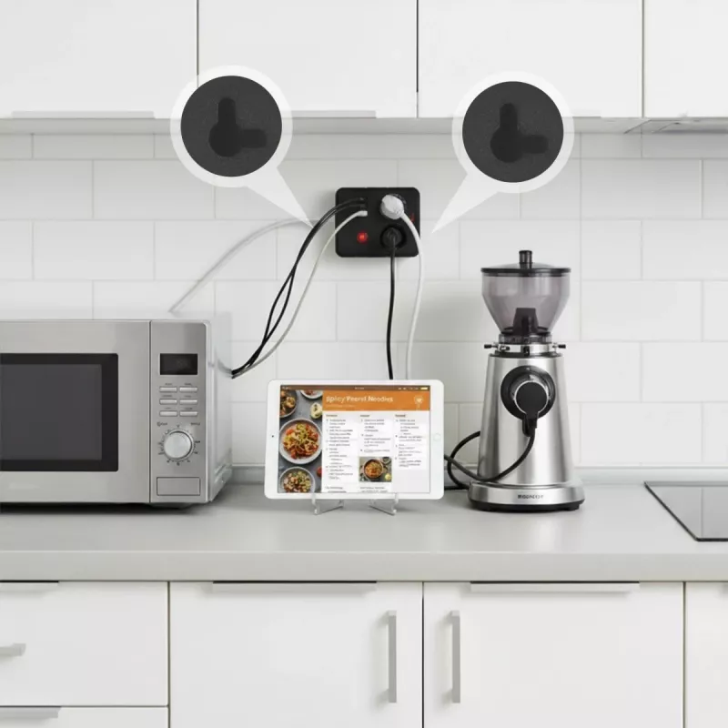 Strāvas sadalītājs MACLEAN MCE388 B — 2 maiņstrāvas rozetes, 3×USB A, 110–120V 50/60Hz, 2500W, 3 m kabelis, melns