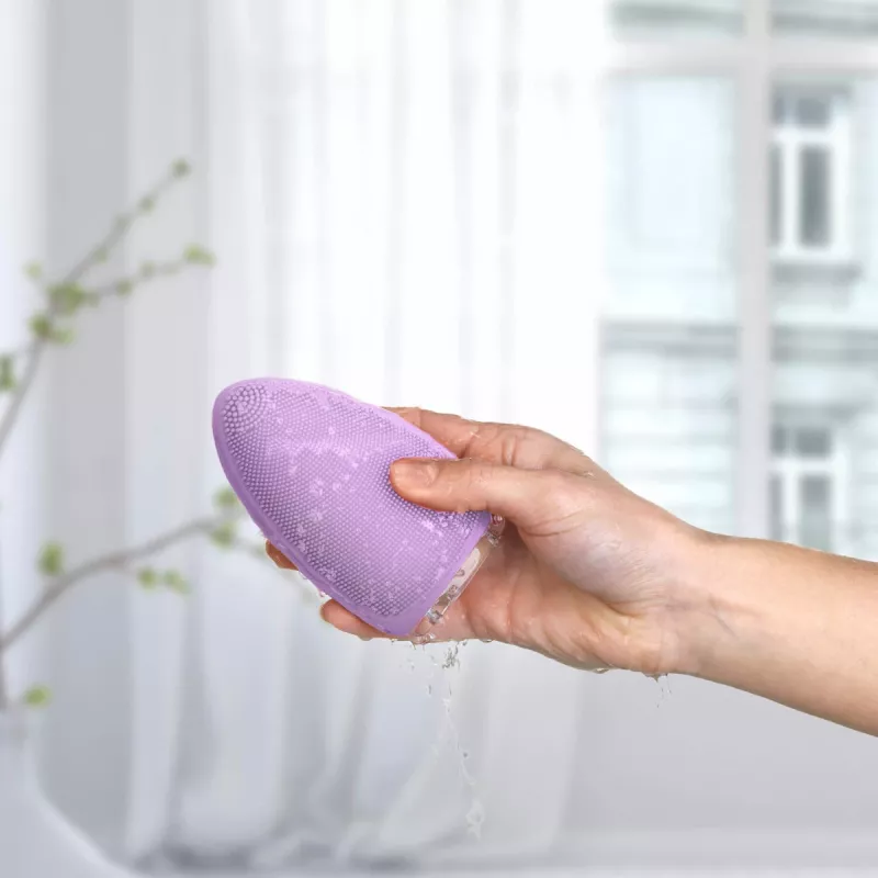 Vibrējošā suka Silk'n Bright violeta maiņstrāvas/akumulatora darbināma visiem ādas tipiem