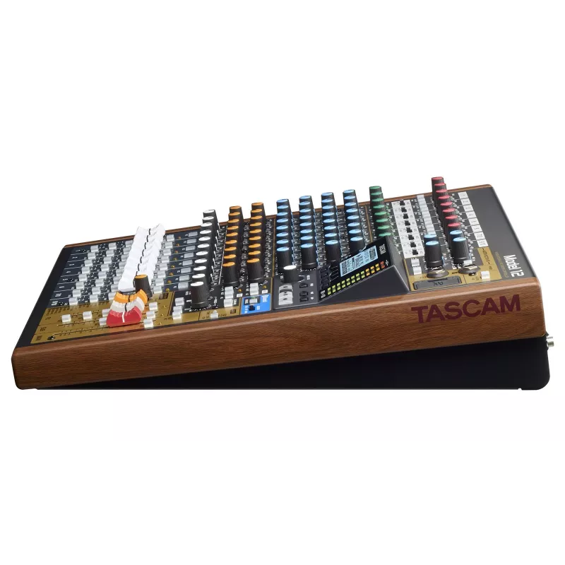 Mikseris Tascam Model 12 — 12 kanālu analogais/ciparu mikseris, 24 bitu, 48 kHz, USB‑C, SD karte, Bluetooth 5.0