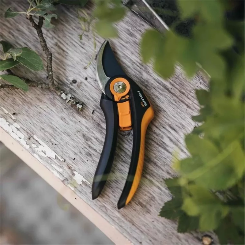 Fiskars Plus SmartFit P541 dārza apvedceļa šķēres melnas, oranžas